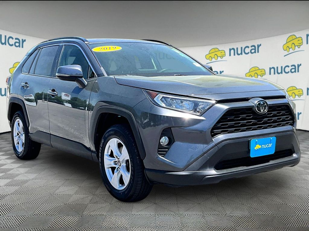 2019 Toyota RAV4 — photo 1