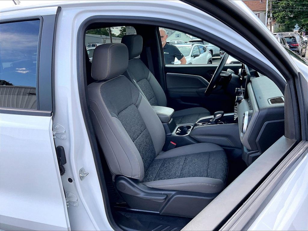 2024 Chevrolet Colorado — photo 11