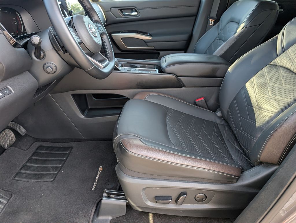 Used 2025 Nissan Pathfinder SUV