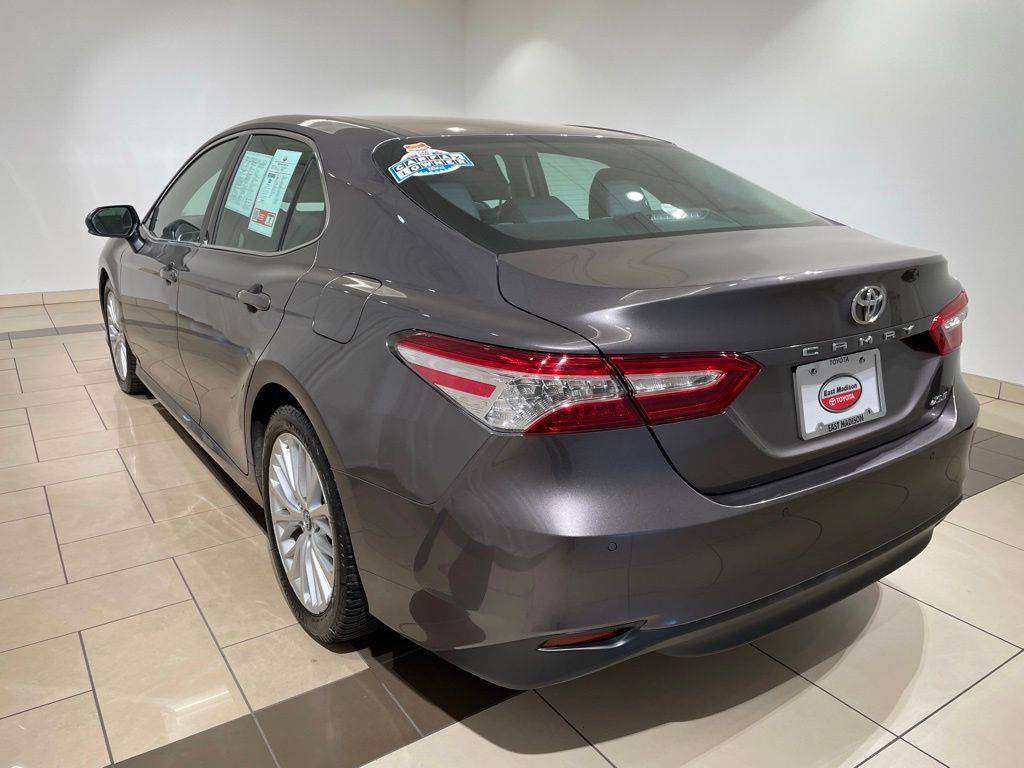 2018 Toyota Camry XLE 3