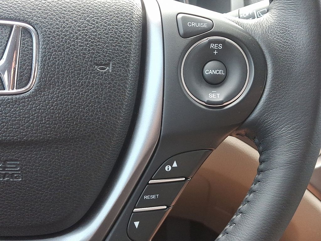Thumbnail: 2016 Honda Pilot - 23