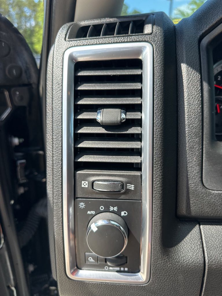 2023 Diamond Black Crystal Pearlcoat Ram 1500 Classic SLT RWD Truck