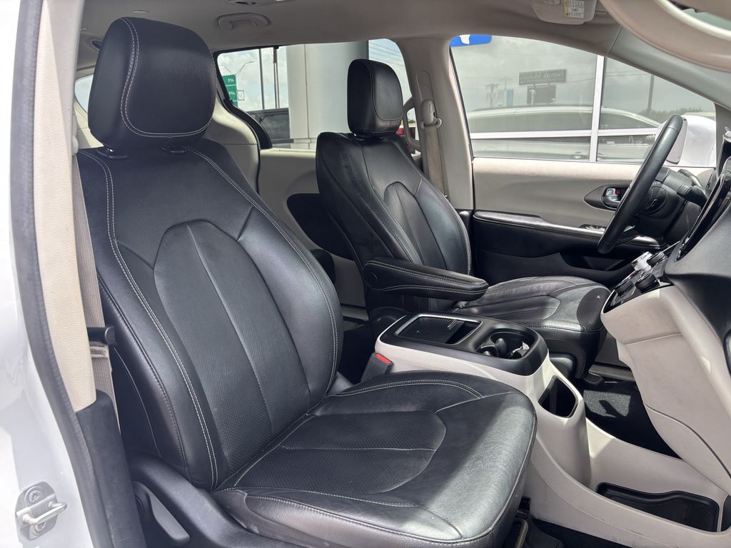 Used 2022 Chrysler Pacifica Van