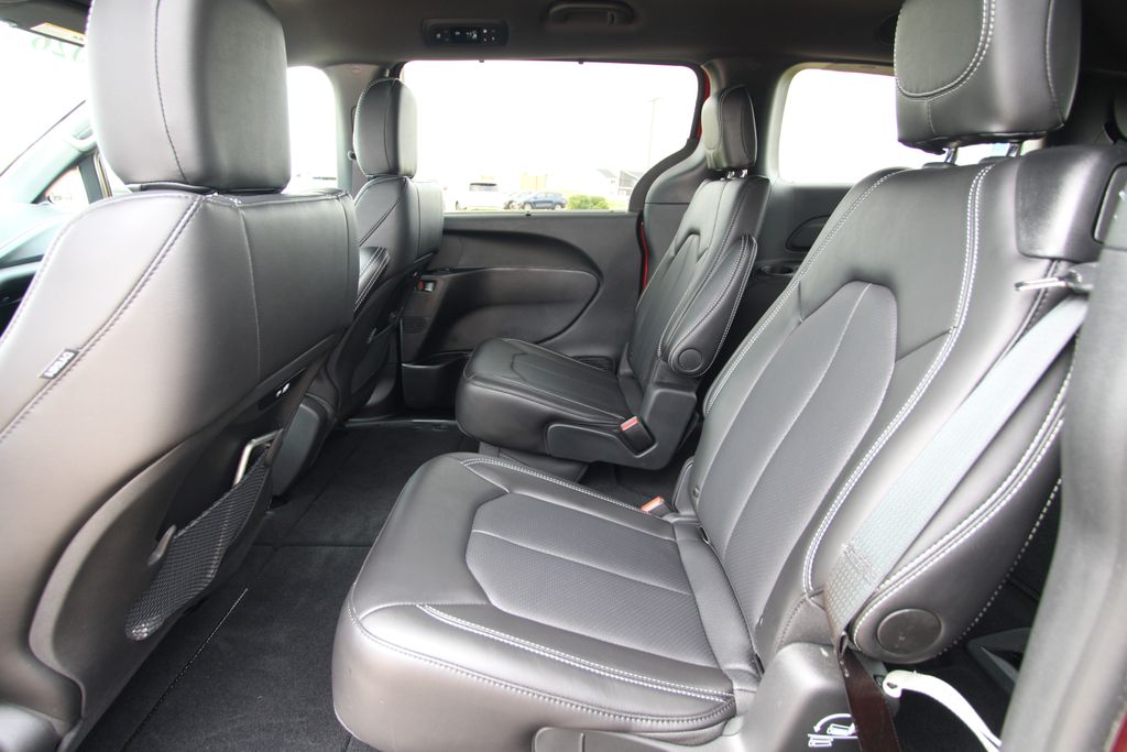 Used 2026 Chrysler Pacifica Van