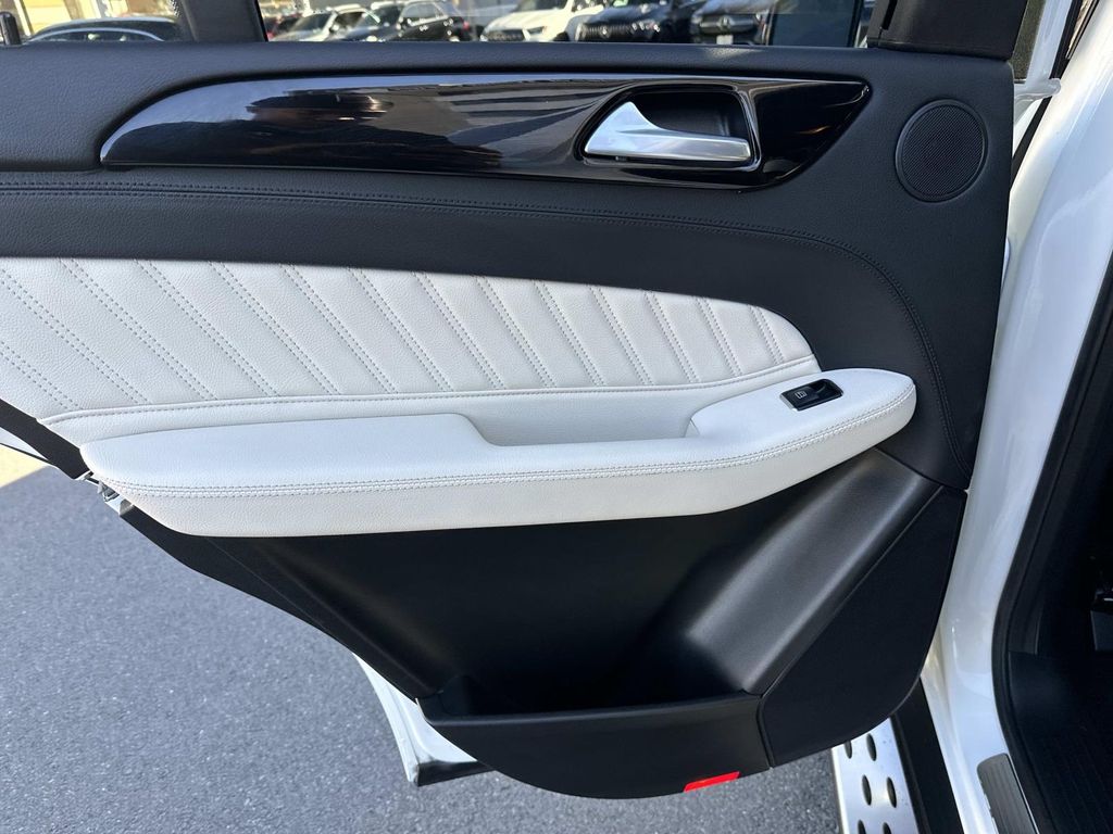 Thumbnail: 2018 Mercedes-Benz GLE - 30