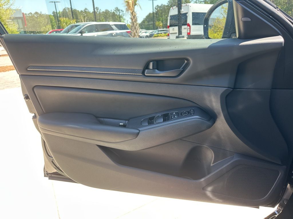 2024 Super Black Clearcoat Nissan Altima 2.5 S FWD Sedan