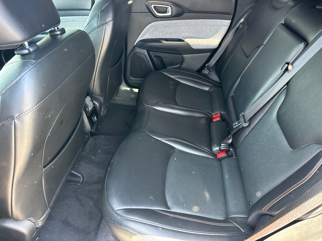 Used 2023 Black Jeep Latitude Lux image 20