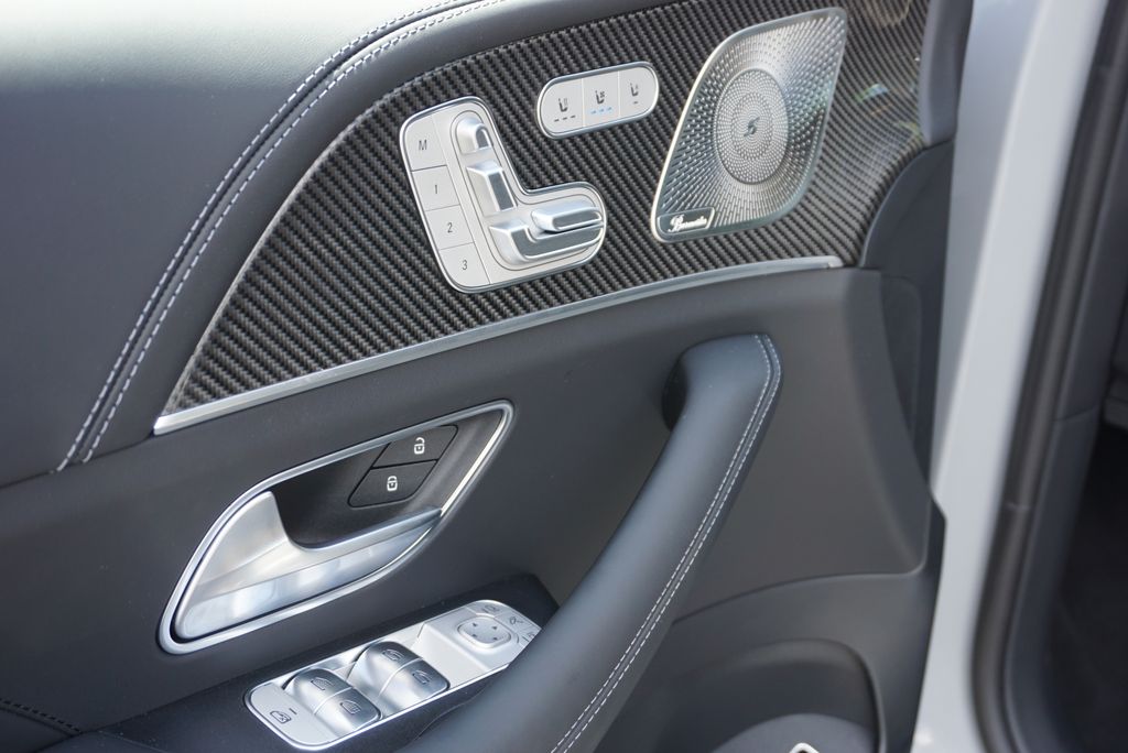 Thumbnail: 2026 Mercedes-Benz GLE - 26