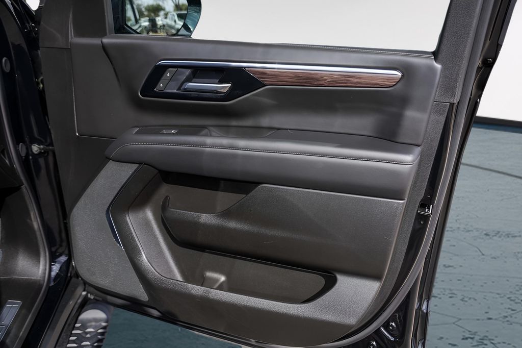 Used Car 2025 Chevrolet Suburban  Z71 For Sale Under $70,000 In Austin, Texas