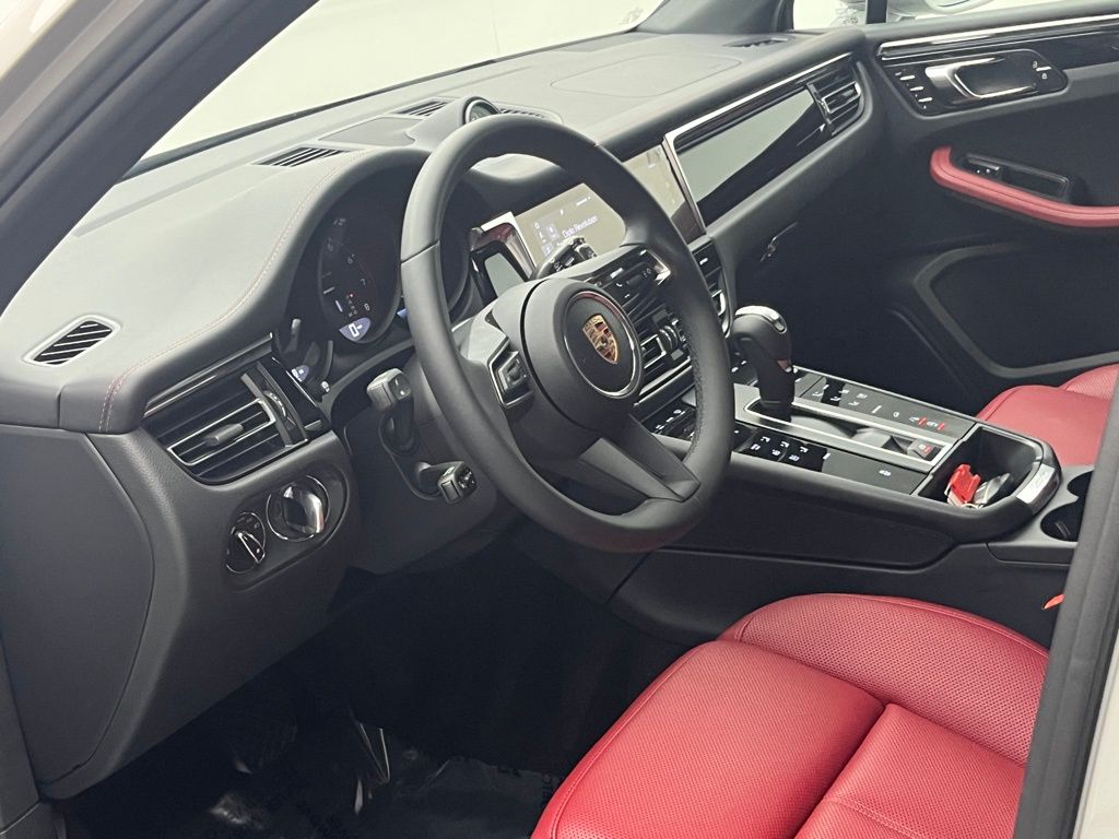 Thumbnail: 2025 Porsche Macan - 4