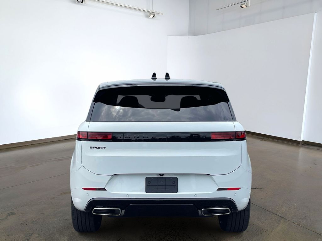 New 2026 White Land Rover Dynamic SE image 5