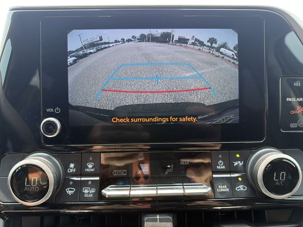 Used 2023 Toyota Highlander SUV