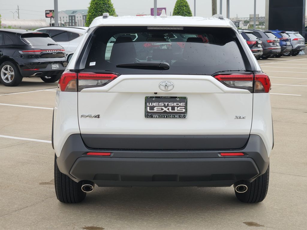 2025 Toyota RAV4 XLE - 5