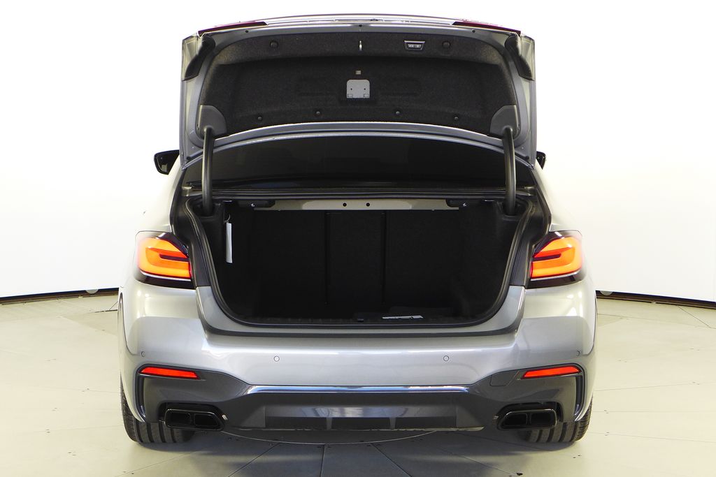 Thumbnail: 2023 BMW 5 Series - 10