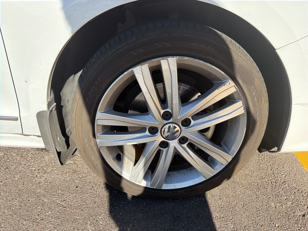 Thumbnail: 2017 Volkswagen Jetta - 6