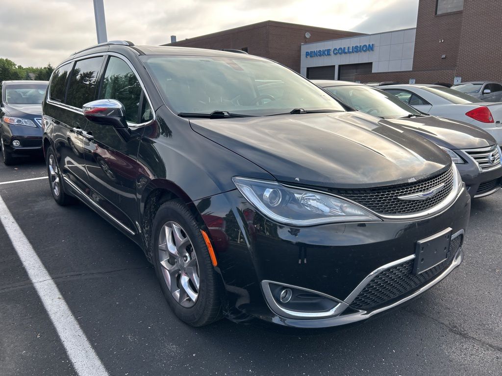 Thumbnail: 2019 Chrysler Pacifica - 4