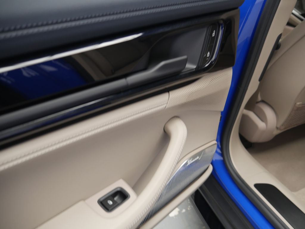 Thumbnail: 2026 Porsche Panamera - 18