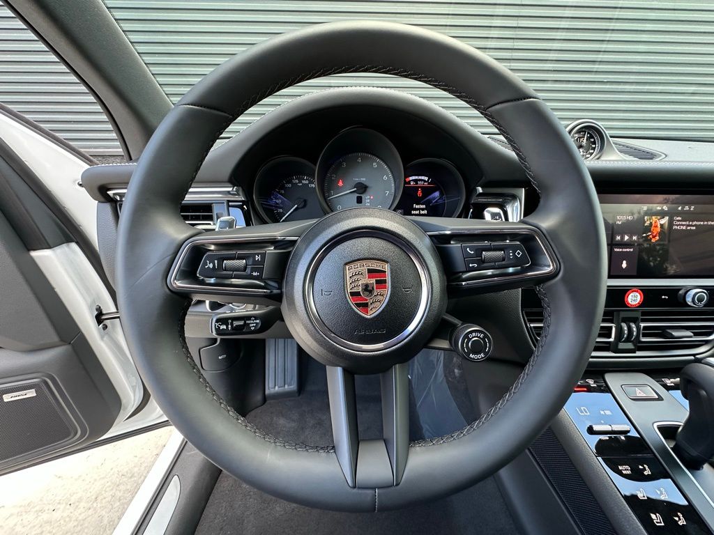 Thumbnail: 2025 Porsche Macan - 19