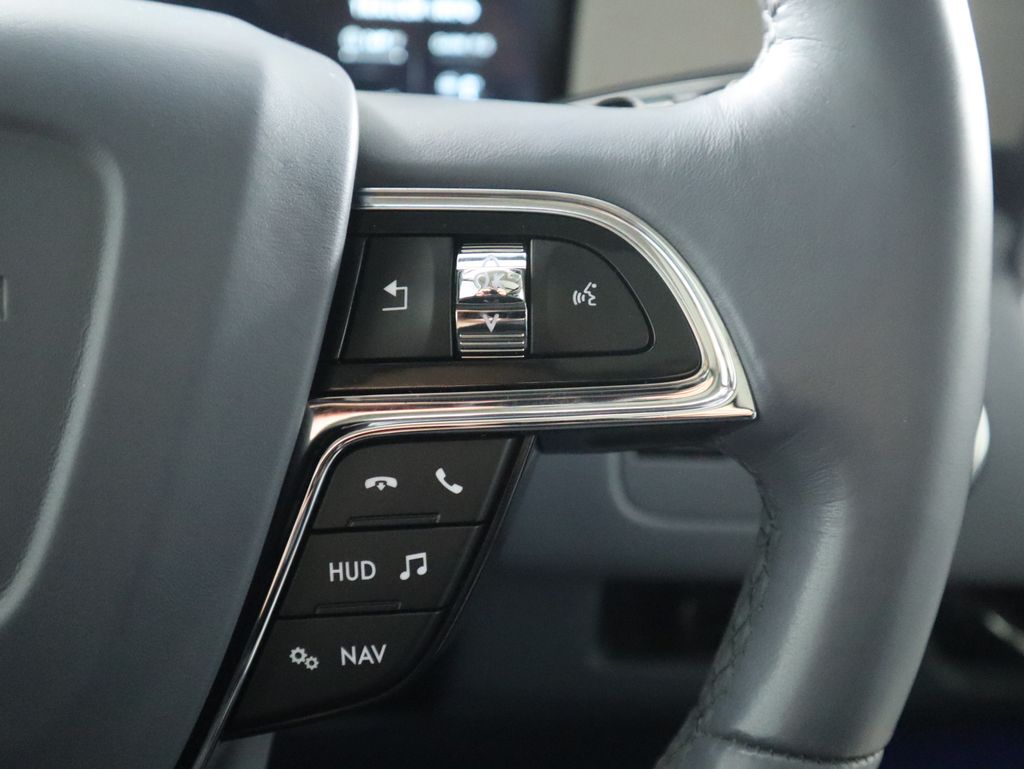 Thumbnail: 2021 Lincoln Navigator L - 12