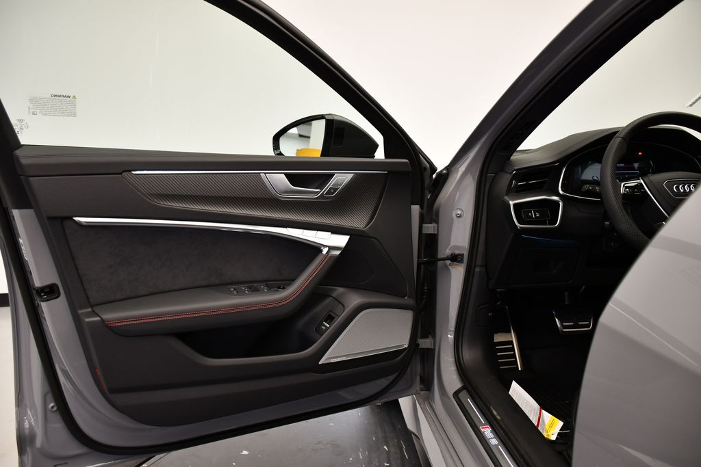 Thumbnail: 2026 Audi RS 6 - 30