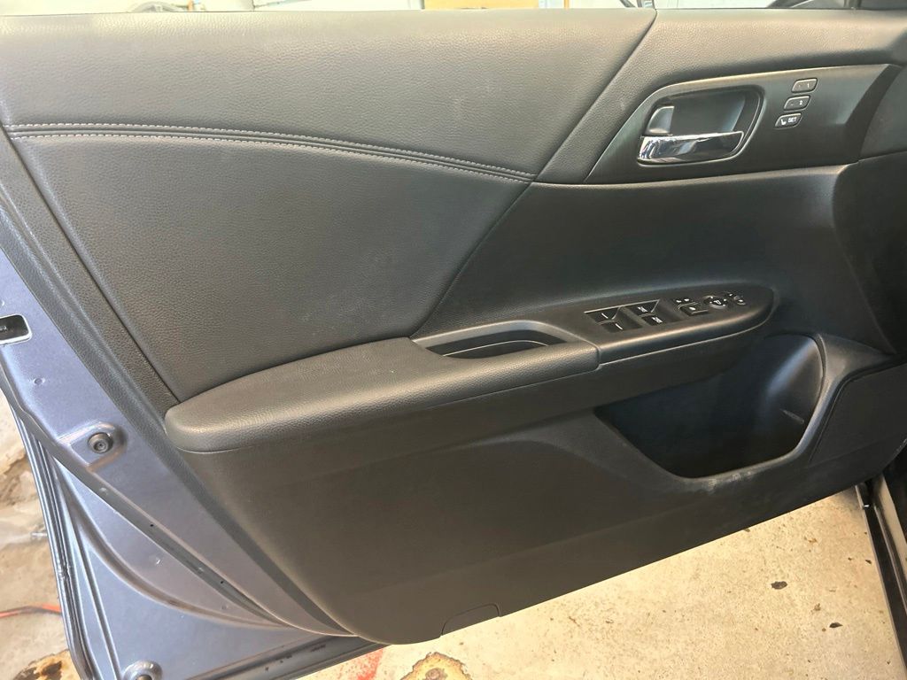 Used 2015 Gray Honda EX-L image 16