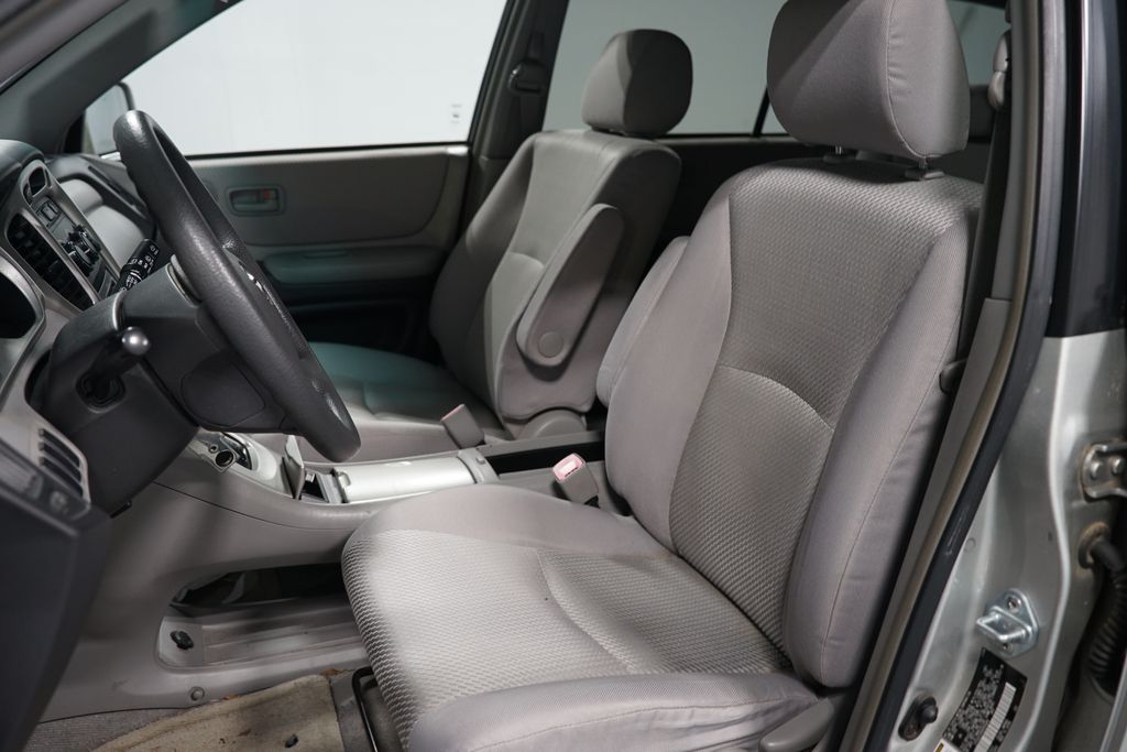 Thumbnail: 2004 Toyota Highlander - 6
