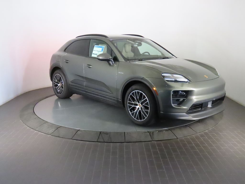 Thumbnail: 2026 Porsche Macan - 9