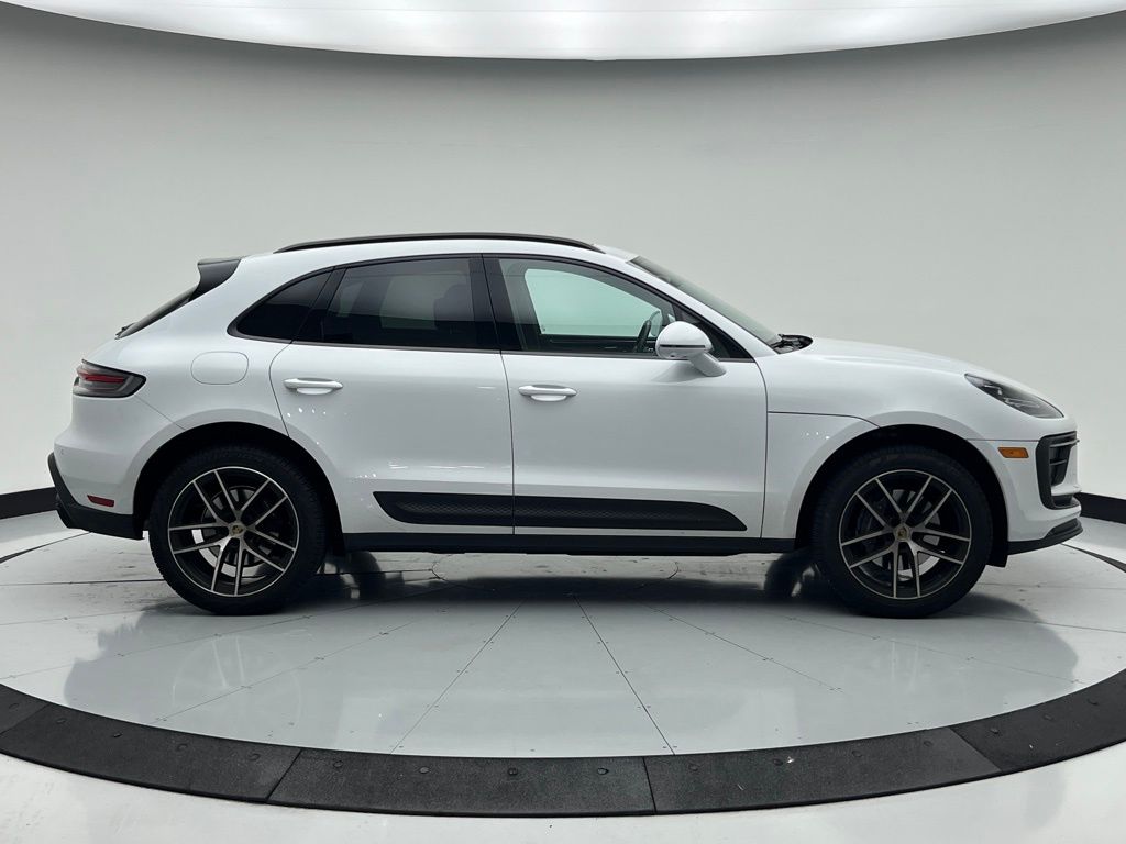 Thumbnail: 2023 Porsche Macan - 8