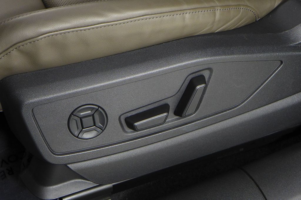 Thumbnail: 2025 Audi Q5 - 23