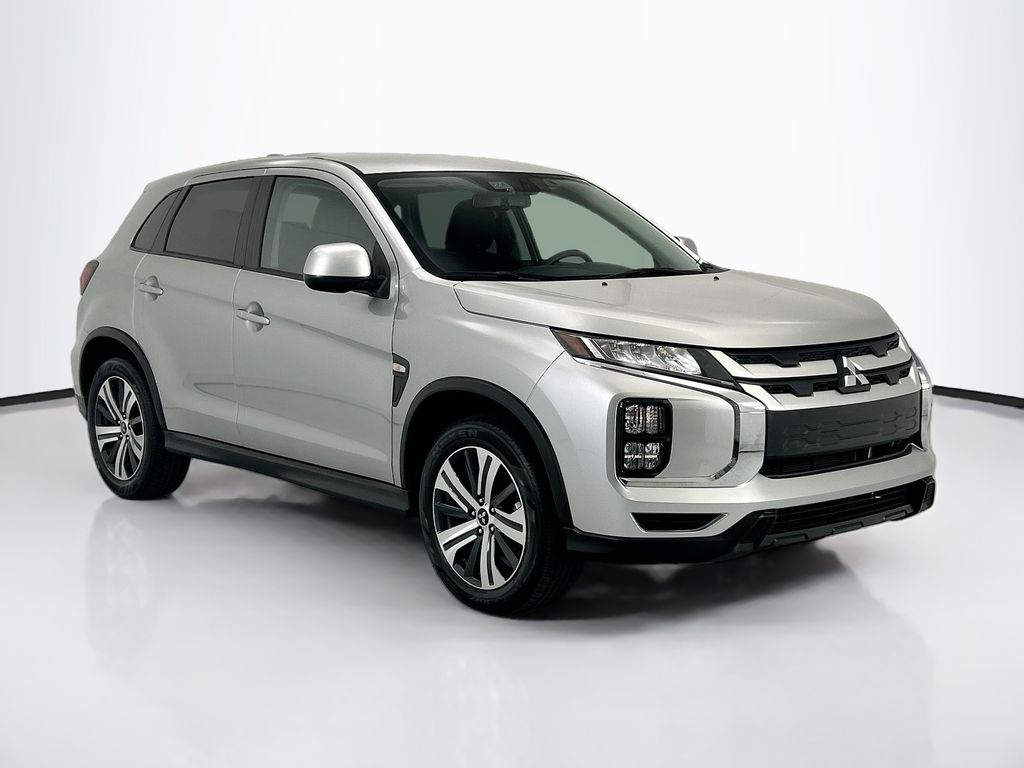 Used 2024 Silver Mitsubishi 2.0 ES image 3