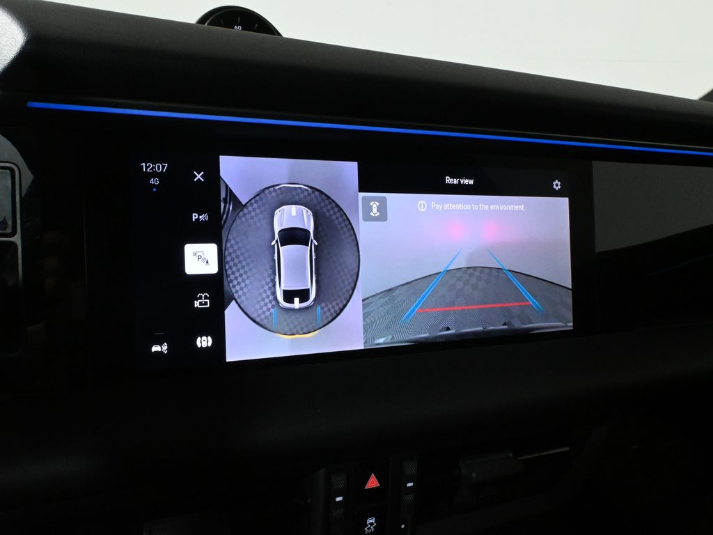 Thumbnail: 2025 Porsche Macan - 28