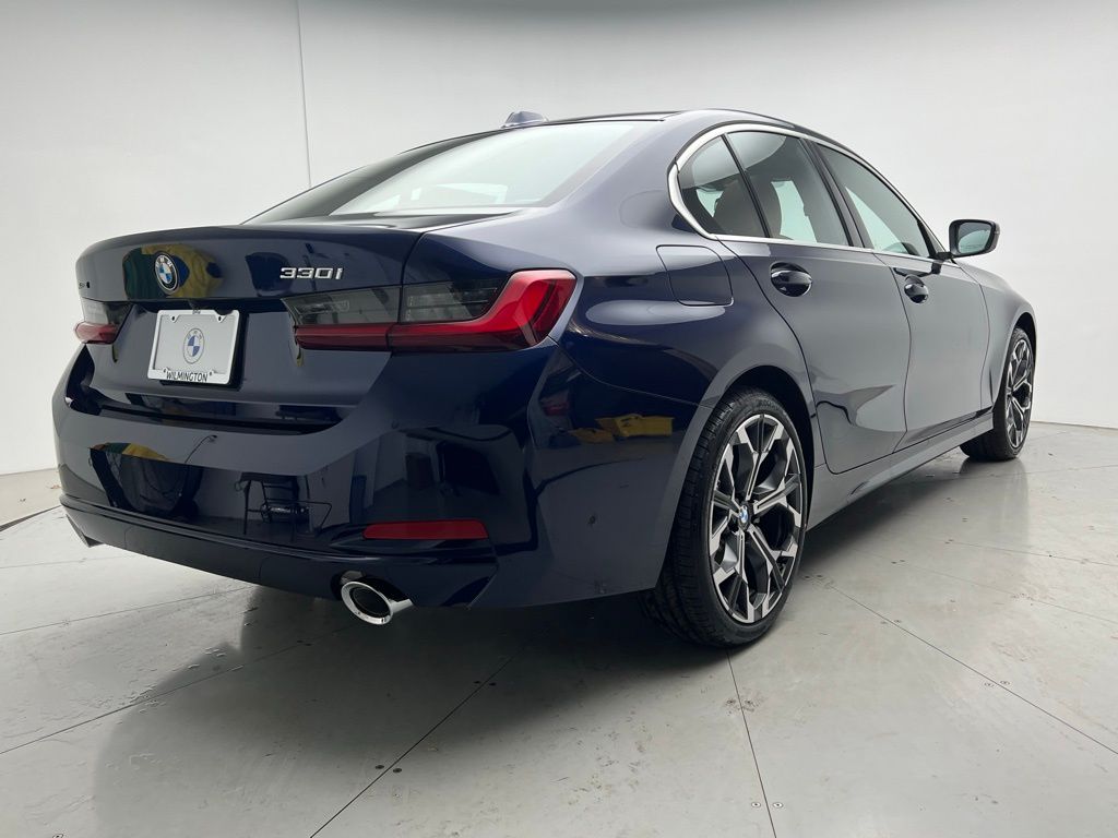 Thumbnail: 2026 BMW 3 Series - 3