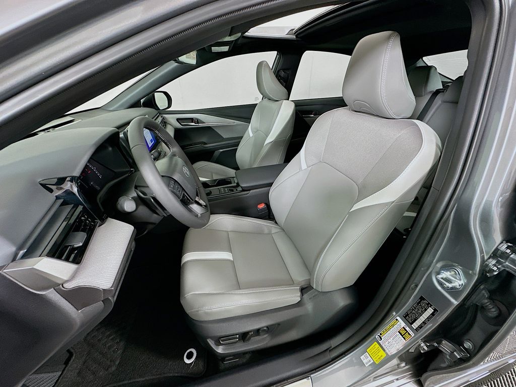 Thumbnail: 2025 Toyota Camry - 21