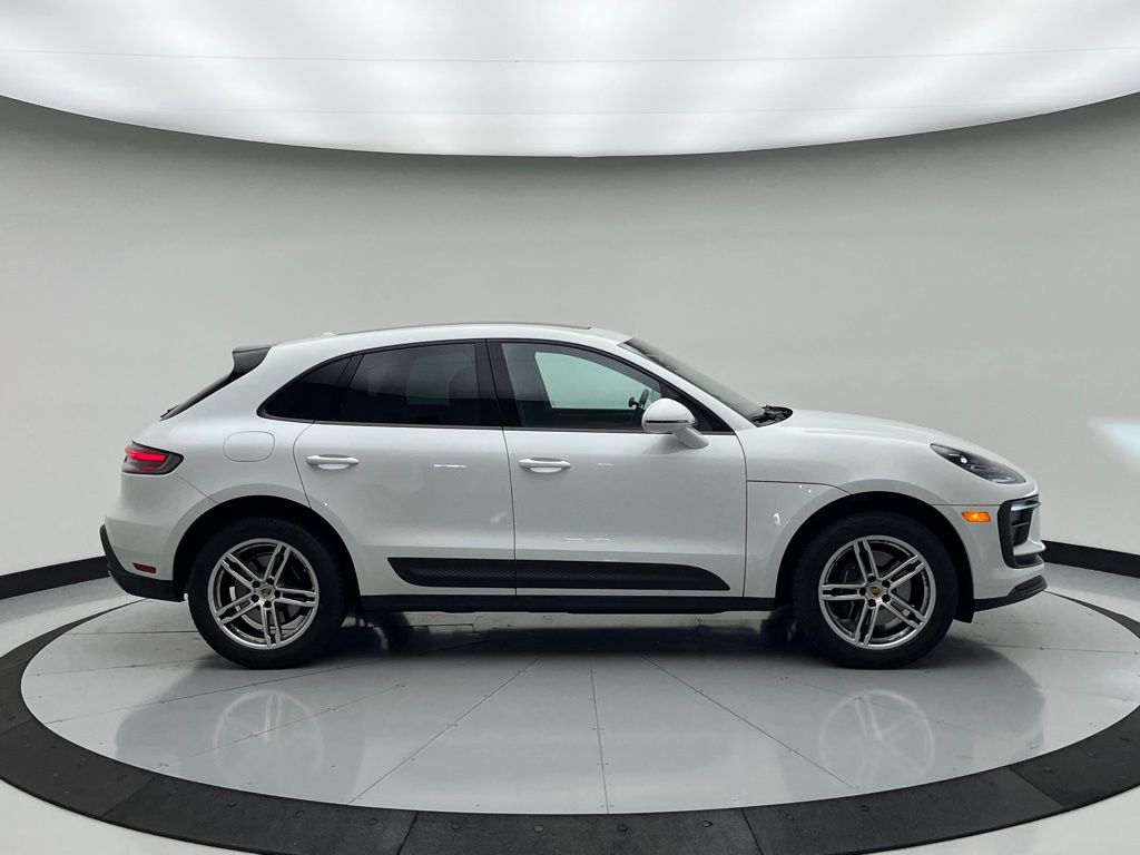 Thumbnail: 2024 Porsche Macan - 6