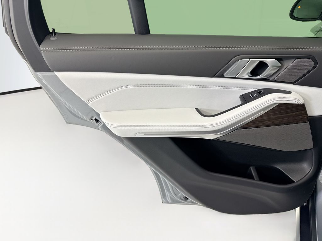 Thumbnail: 2026 BMW X5 - 25