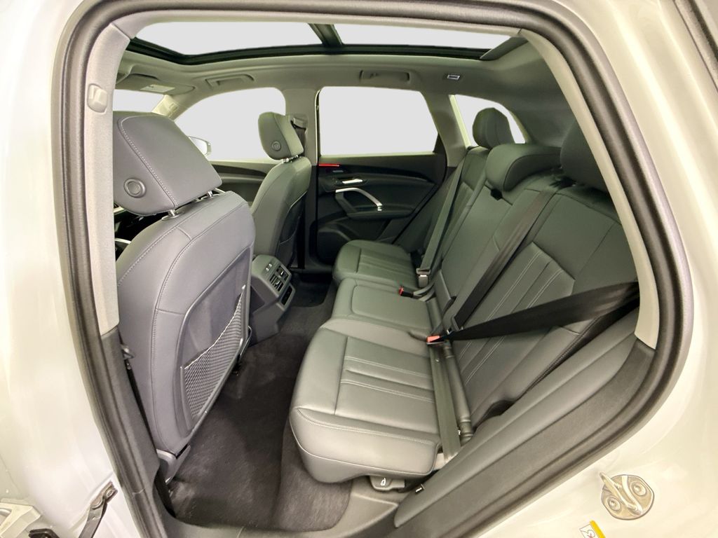 Thumbnail: 2025 Audi Q5 - 20