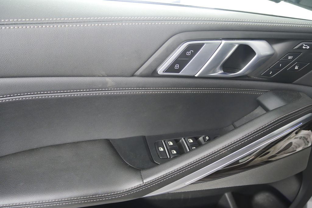 2025 BMW X6 xDrive40i 8