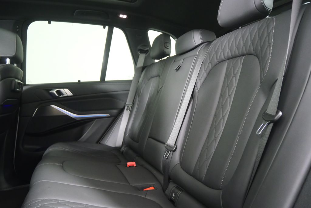 Thumbnail: 2022 BMW X5 - 10