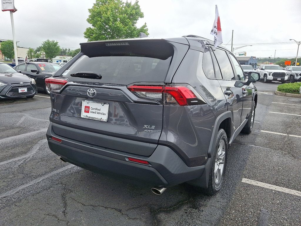 2022 Toyota RAV4 XLE 6