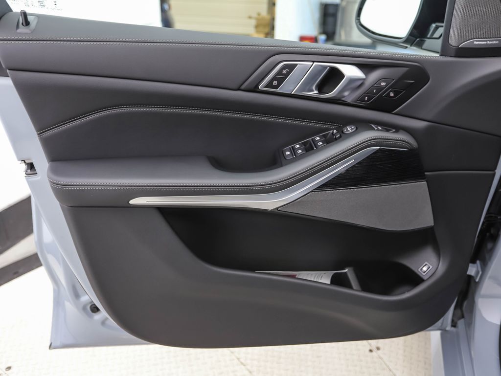 Thumbnail: 2026 BMW X5 - 10
