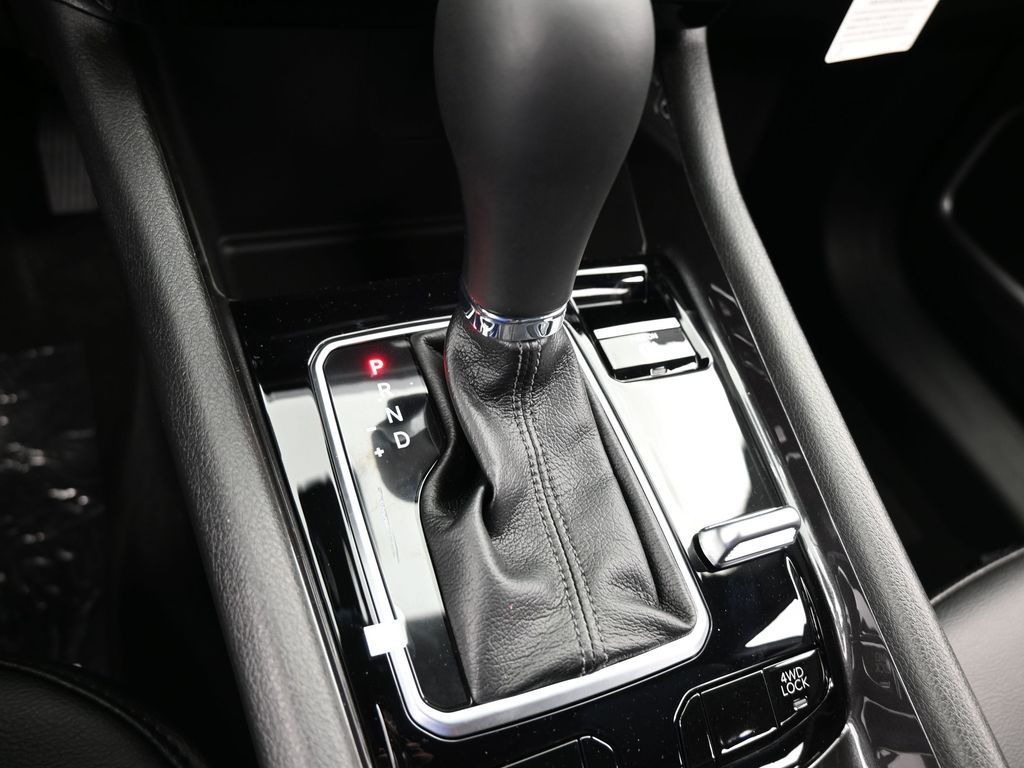 New 2026 Bright White Clearcoat Jeep Latitude image 21