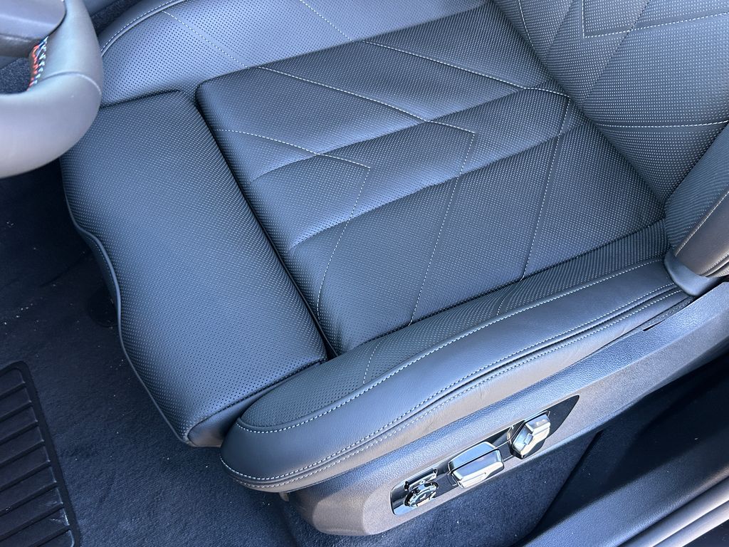 Thumbnail: 2026 BMW XM - 15