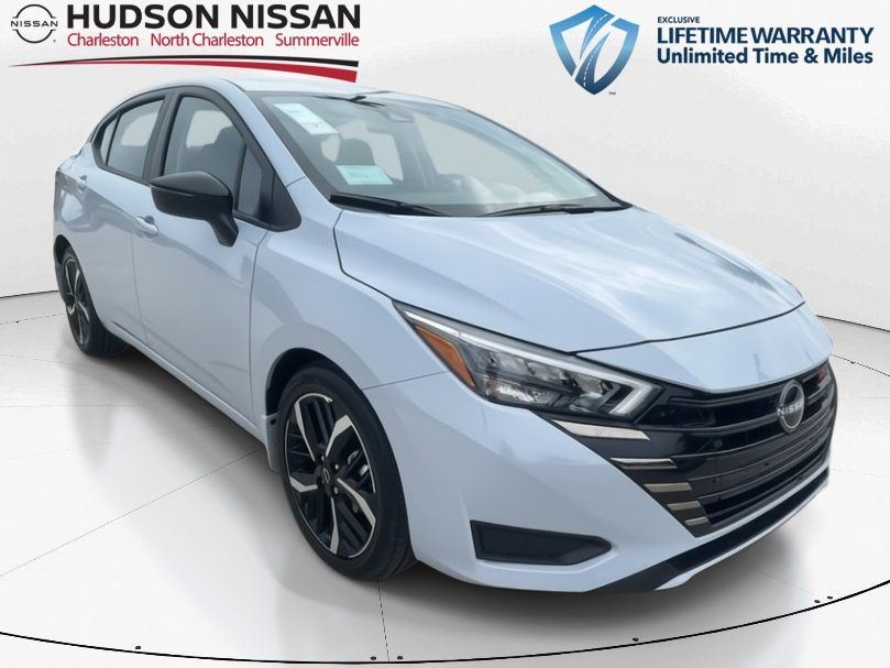2025 Gray Sky Pearl Nissan Versa 1.6 SR Sedan