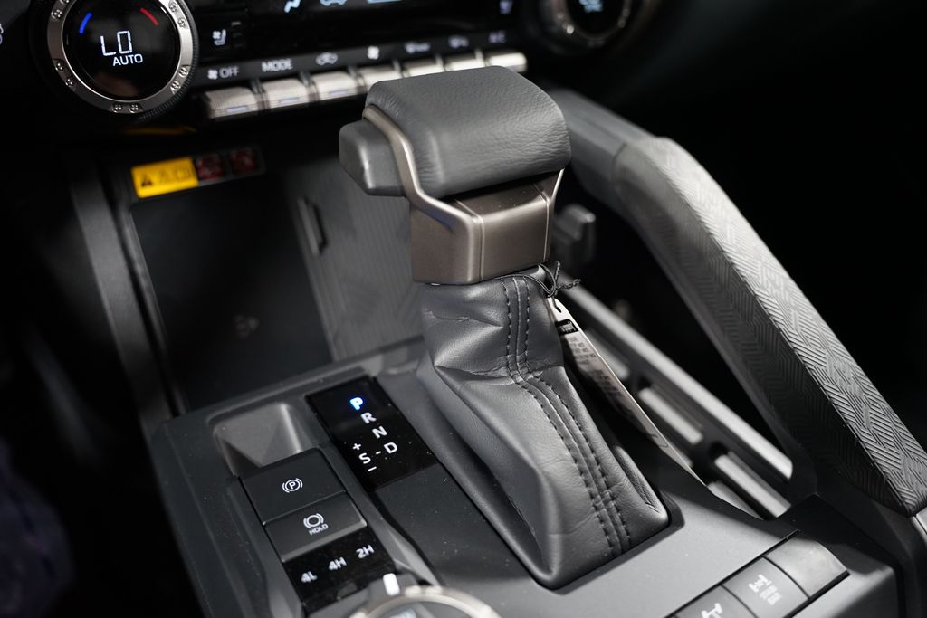 2025 Toyota Tacoma Trailhunter 26