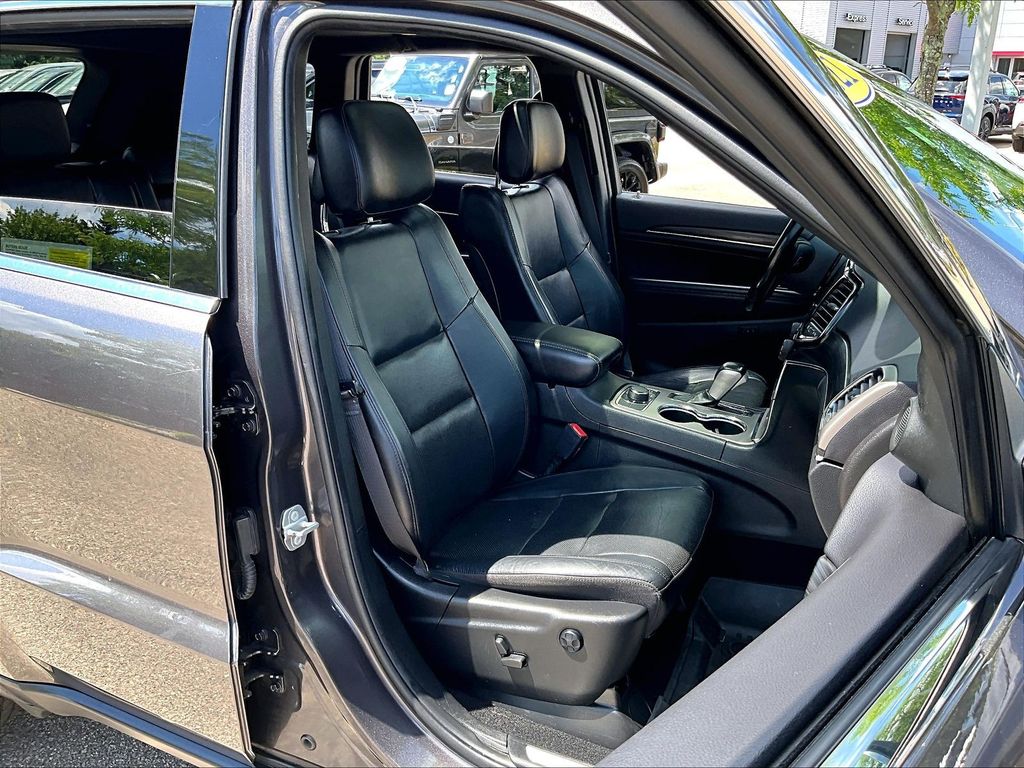 2021 Jeep Grand Cherokee — photo 11