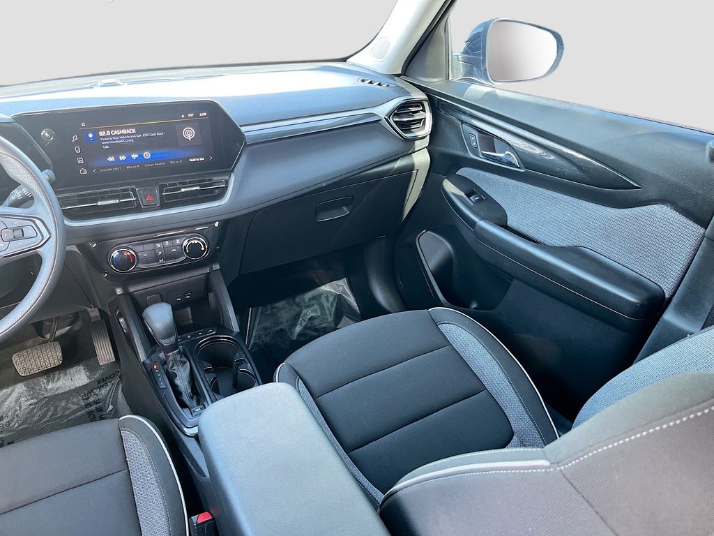 Used 2025 Black Chevrolet LT image 21