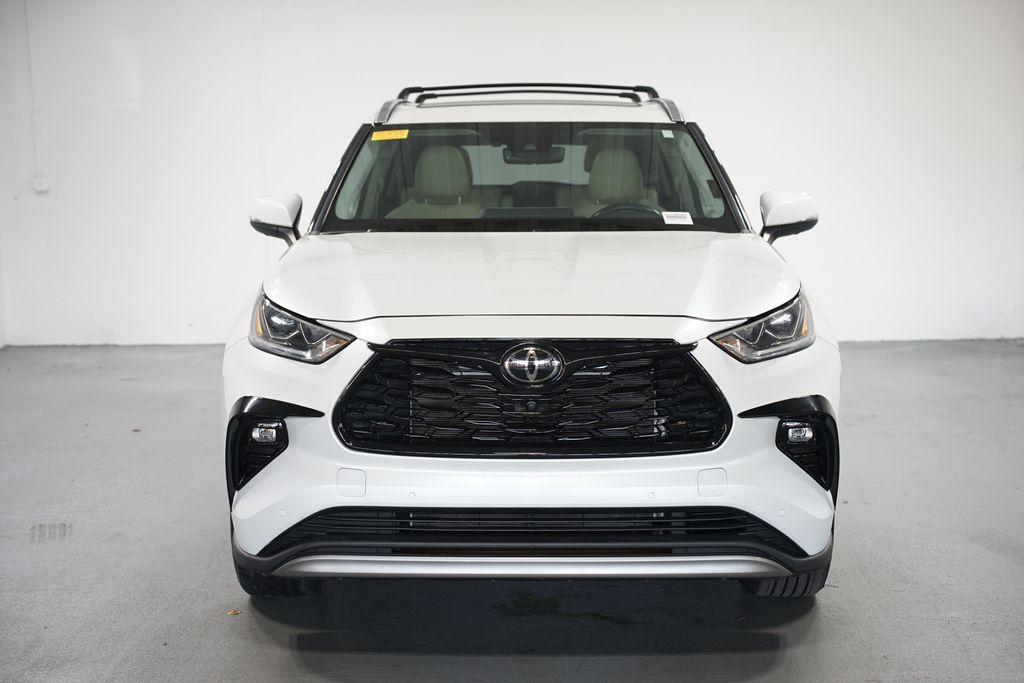 Thumbnail: 2022 Toyota Highlander - 2