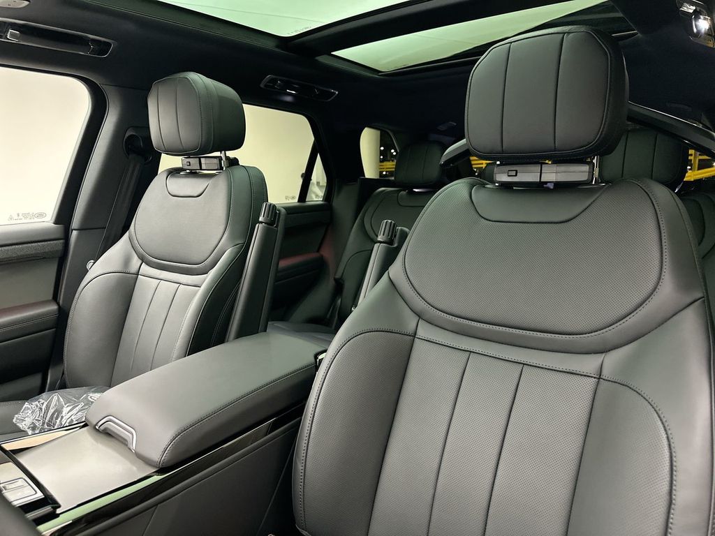 Thumbnail: 2026 Land Rover Range Rover Sport - 10