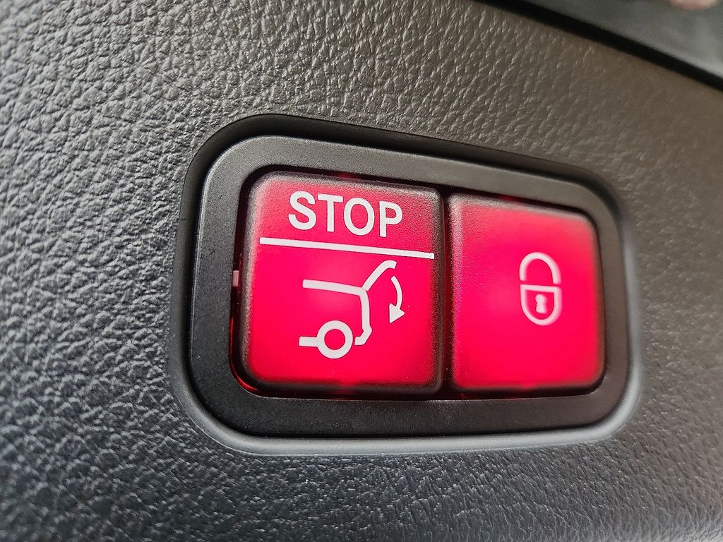 Thumbnail: 2025 Mercedes-Benz GLC - 29