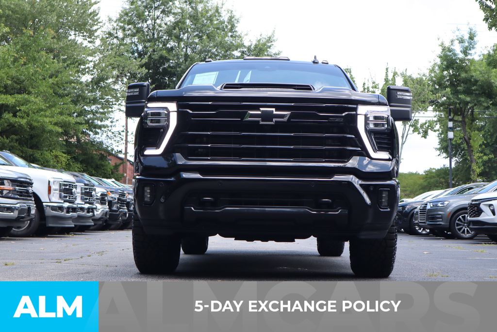 2024 Chevrolet Silverado 2500HD LTZ photo 2